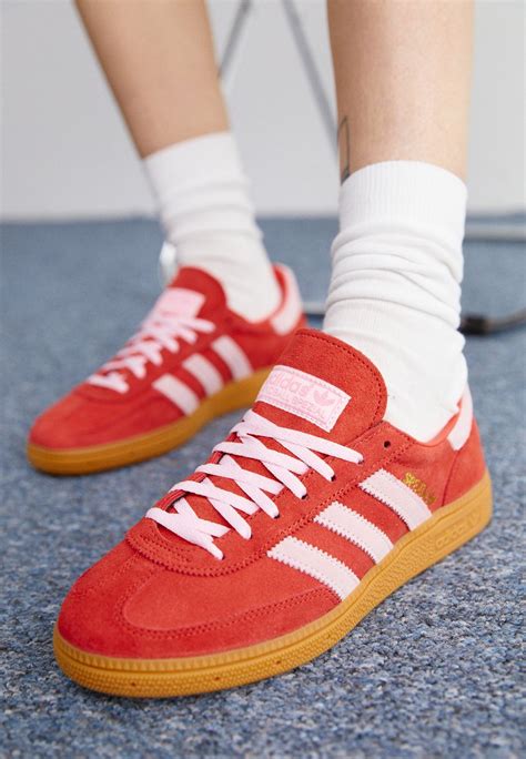 adidas Originals: Red Handball Spezial Sneakers 